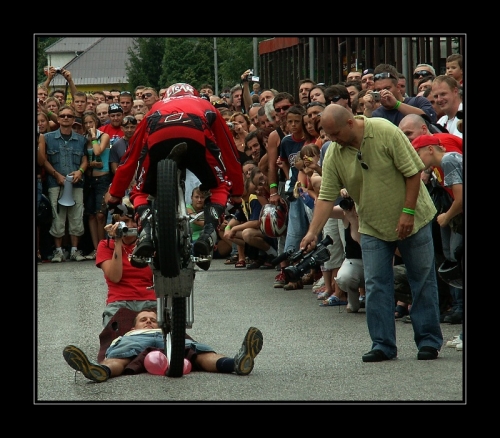 Ukážka majstrovstva motorkárov